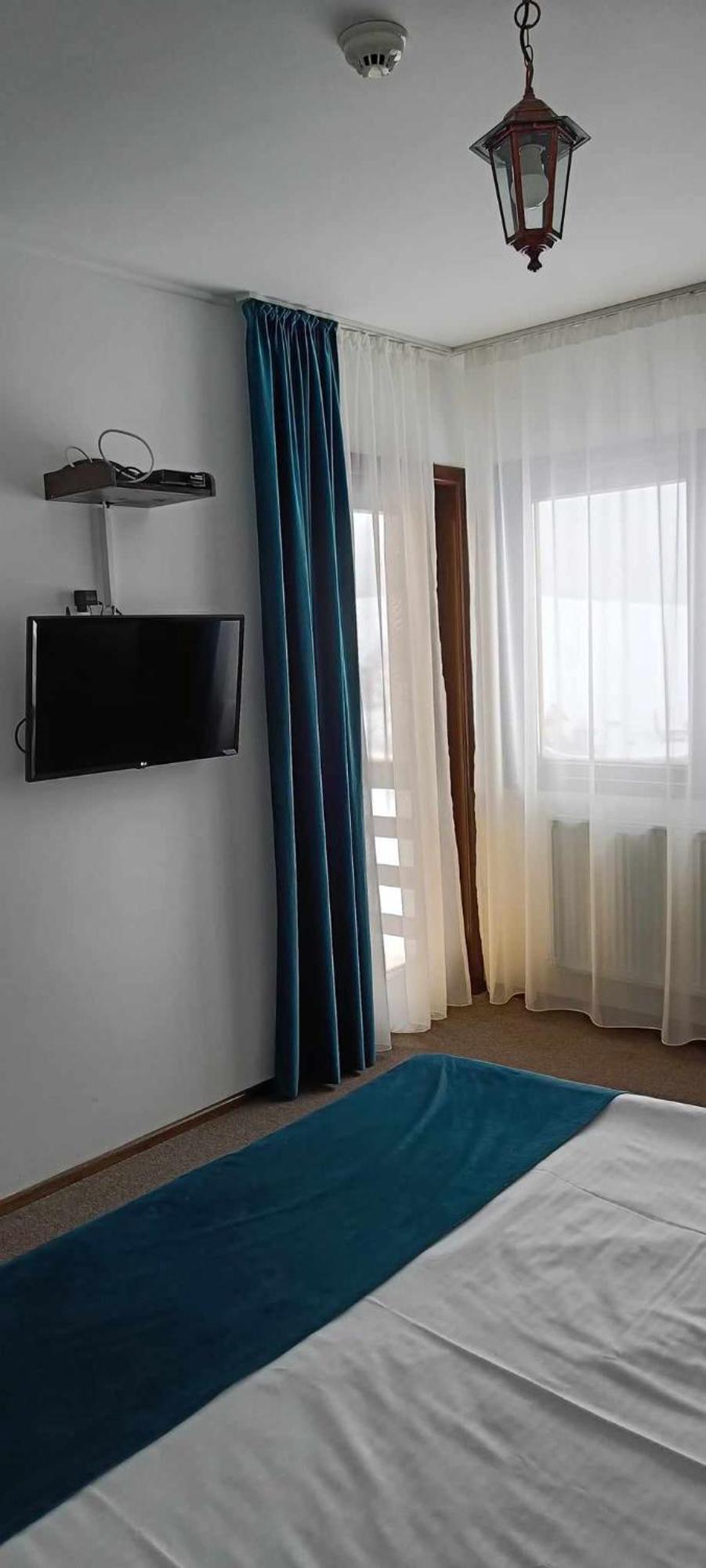 Pensiunea Crai Nou Şirnea Exteriör bild