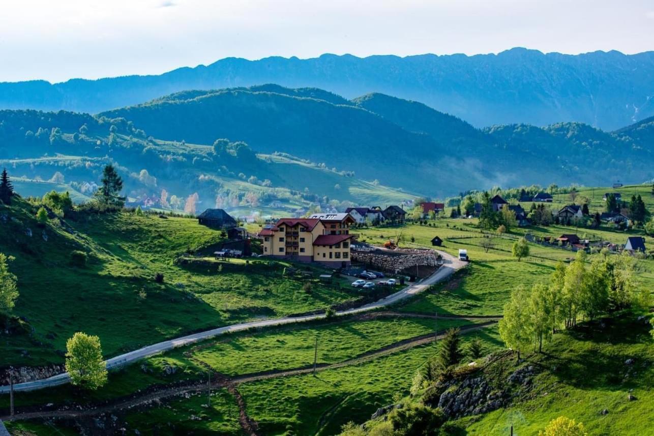 Pensiunea Crai Nou Şirnea Exteriör bild